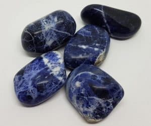 Piedras de sodalita azul