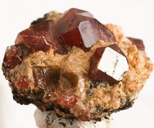 Piedra de circonio marrón