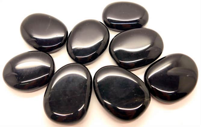 Piedra energética de color negro