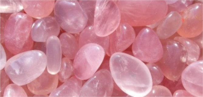 Piedras rosas para amuletos